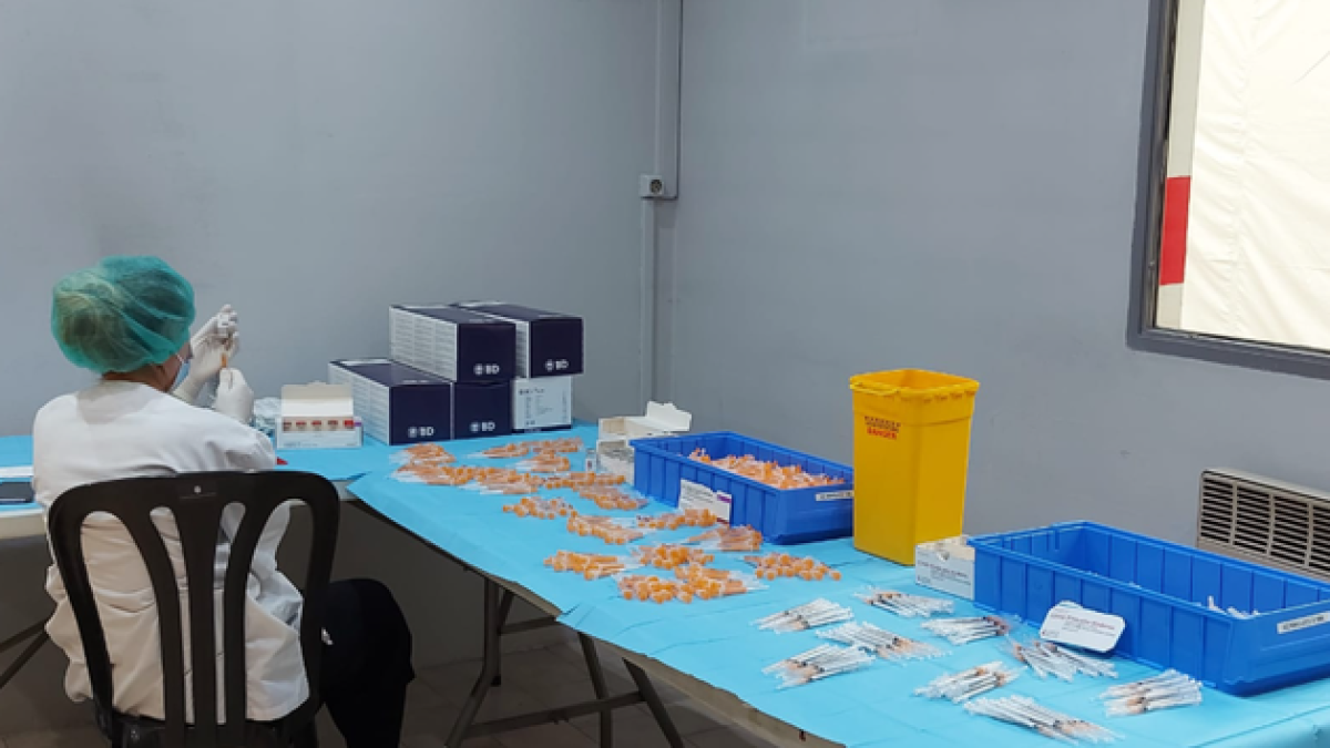 Es tronen a administrar vaccins contra la Covid-19.