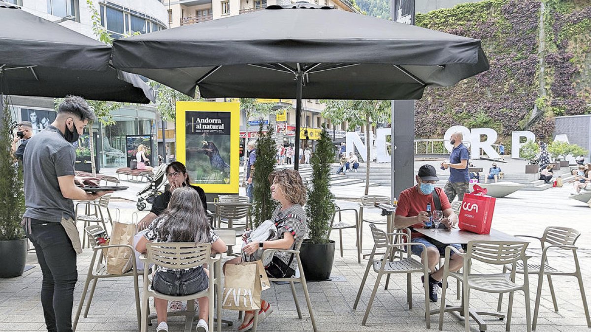 La terrassa d'un bar d'Andorra la Vella.