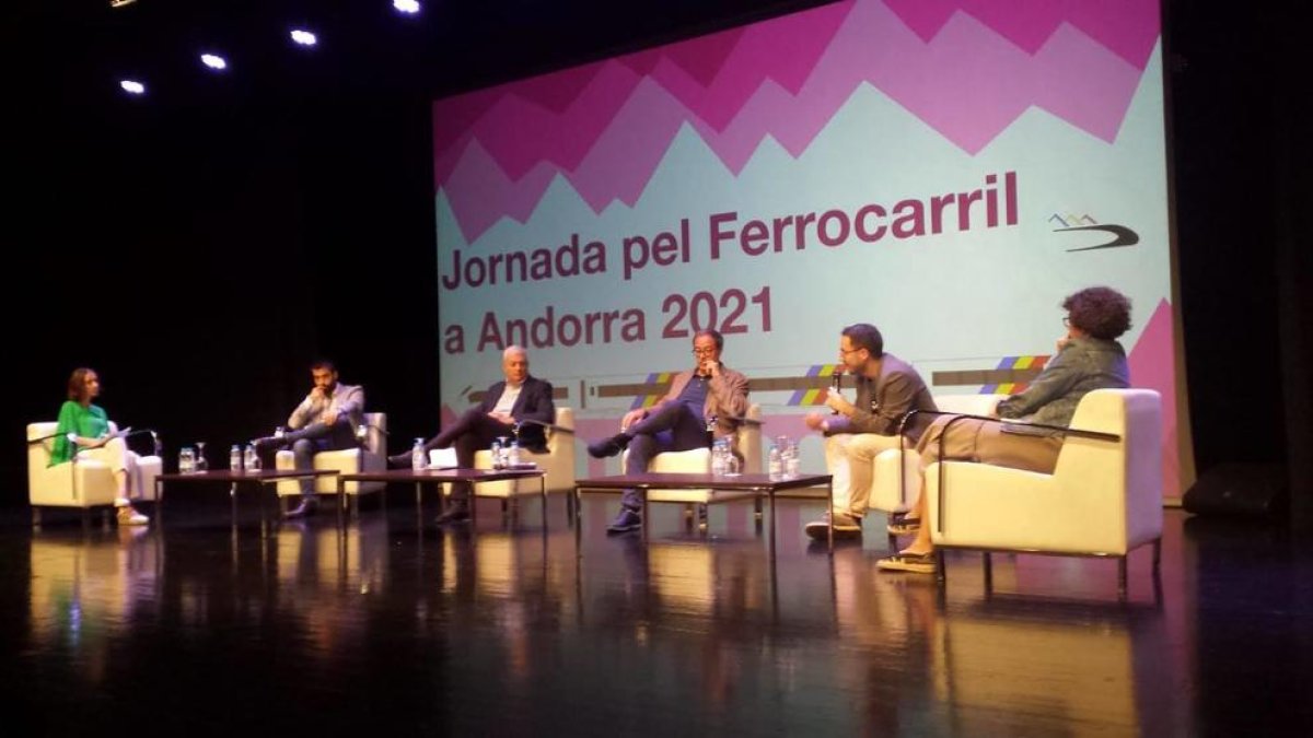 Els ponents durant la Jornada del Ferrocarril