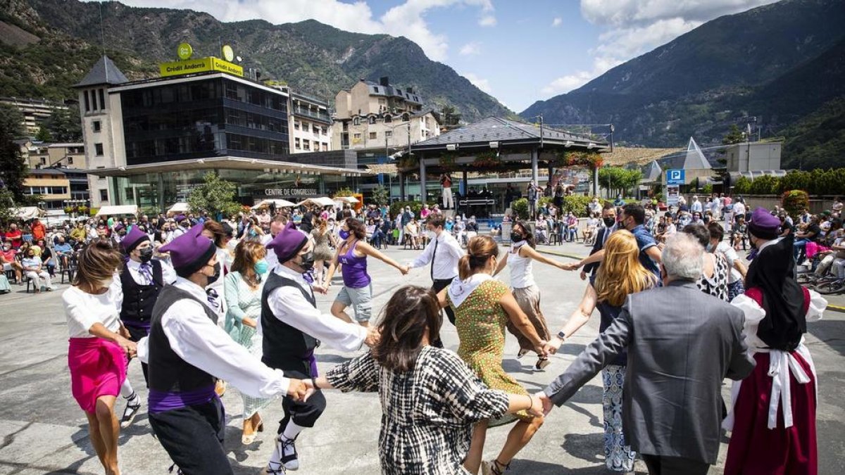El Ball del Contrapàs per la Festa Major d'Andorra la Vella.