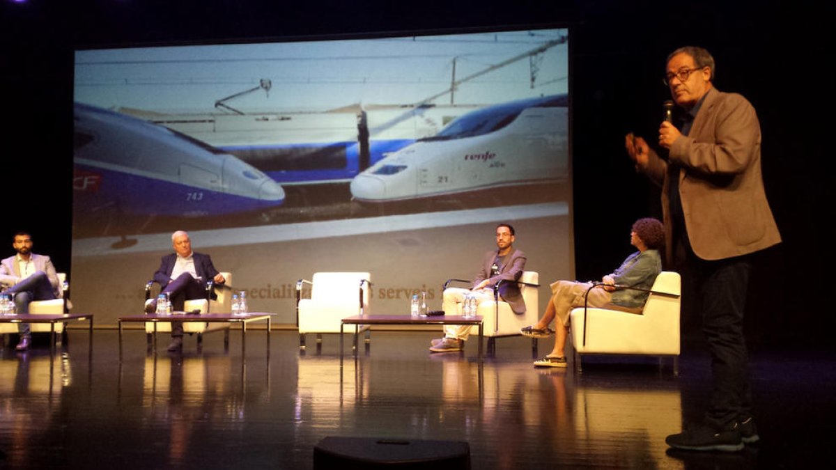 Macias, dissabte durant la taula rodona de la Jornada pel Ferrocarril a Andorra.