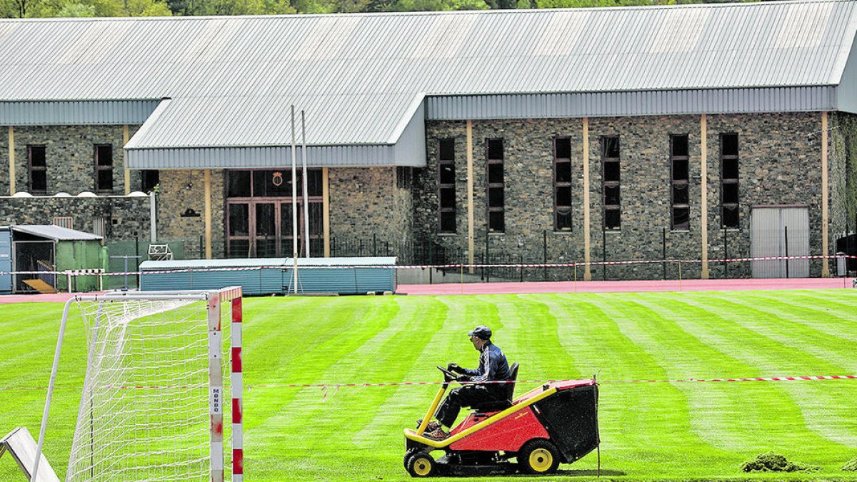 L'FC Andorra accepta jugar al Comunal