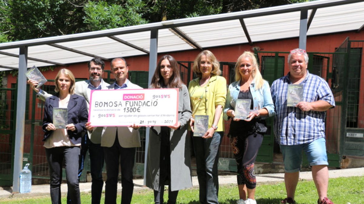 Bomosa entrega un xec de 3.000 euros a GosSOS