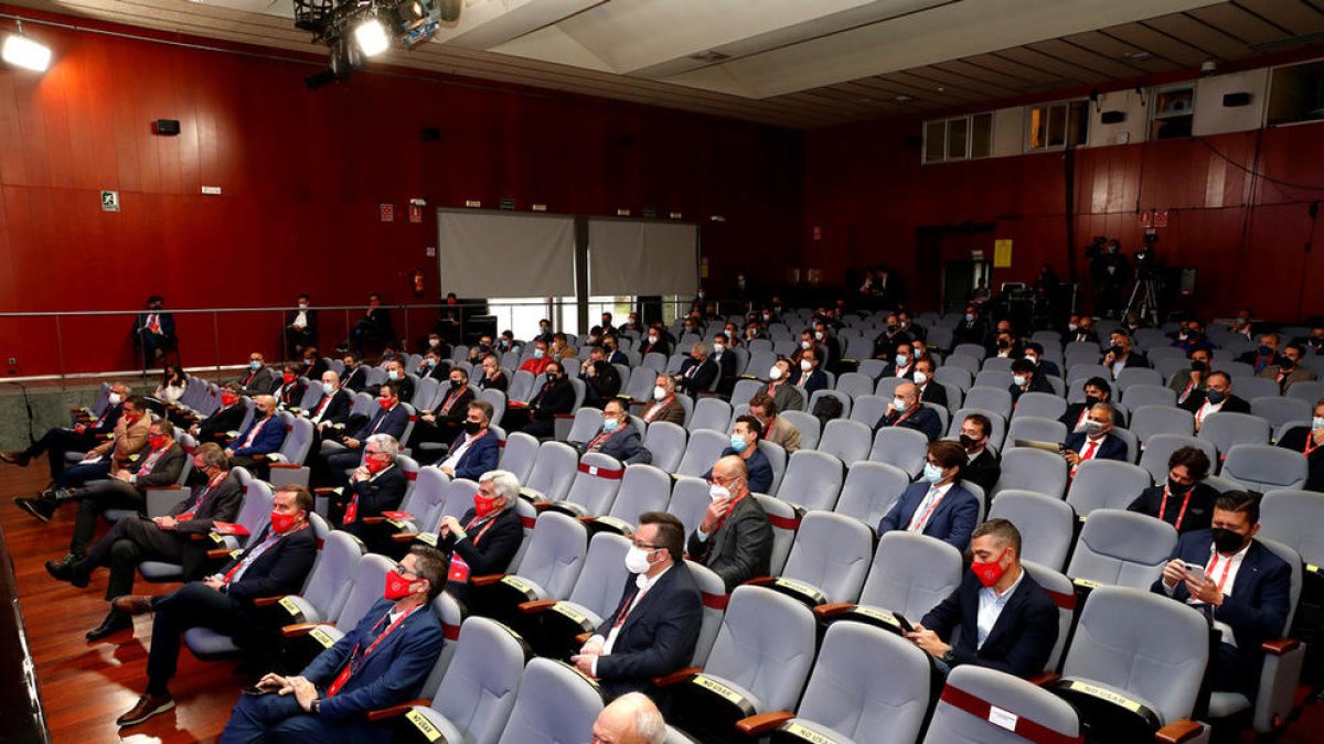 Reunió sobre la Primera RFEF celebrada a Madrid durant l'abril.
