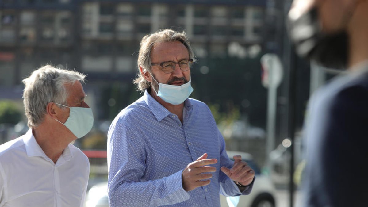 Higini Cierco a l'exterior de la seu de la Justícia.