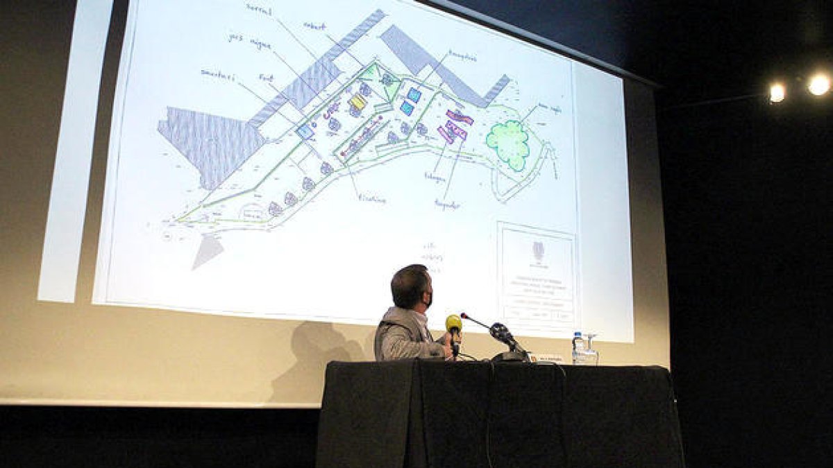 Josep Majoral va presentar el disseny del parc.