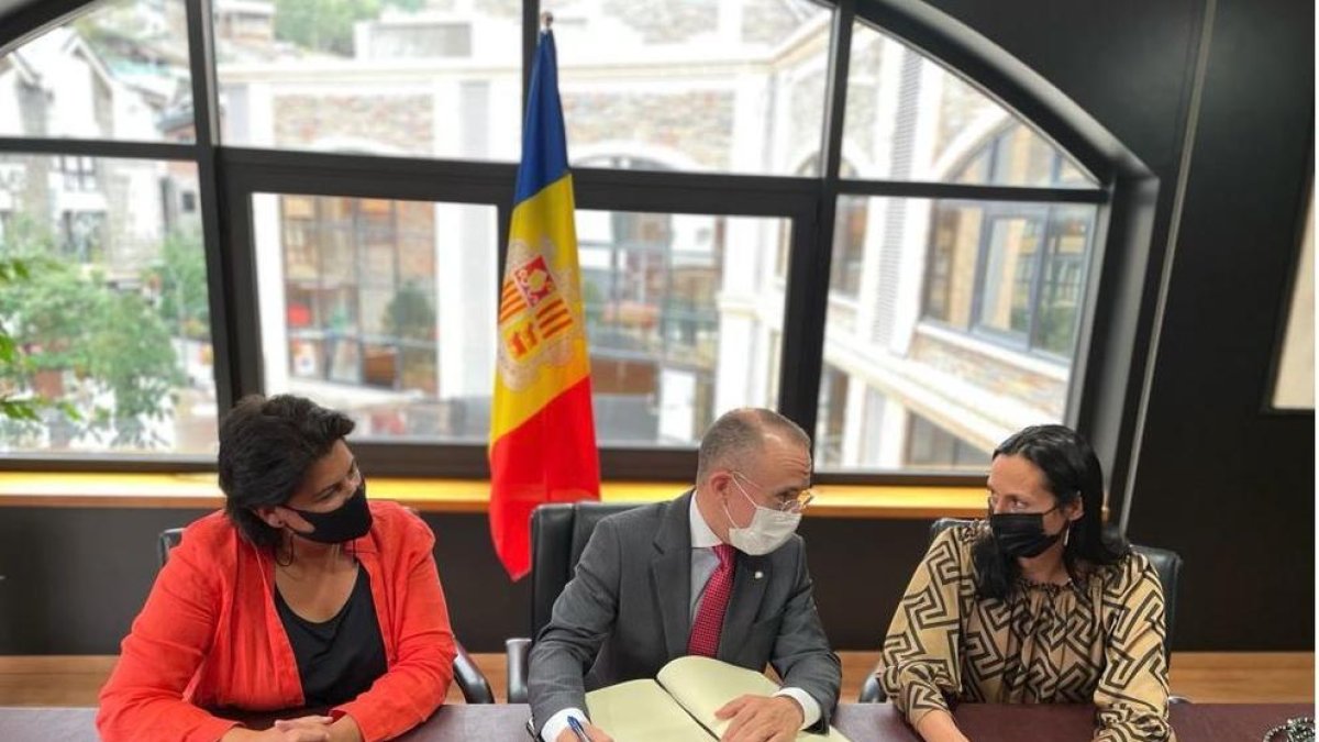 Les cònsols de la Massana amb l'ambaixador de Bulgària