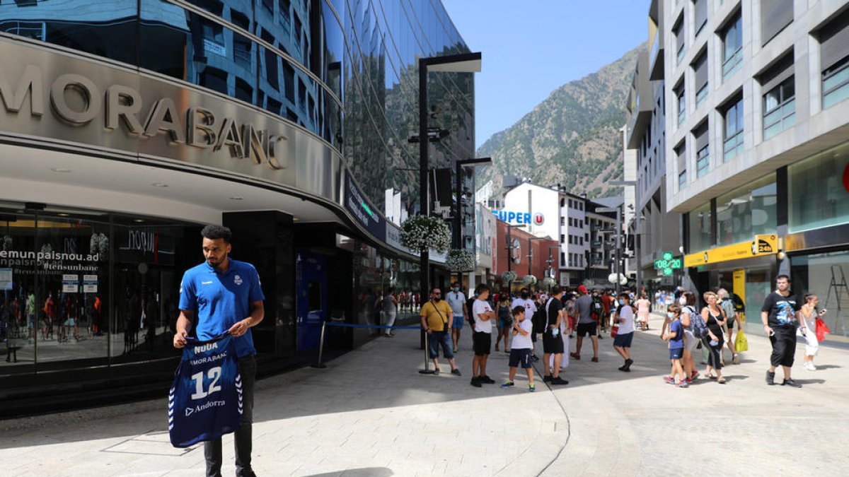 Amine Noua va ser presentat ahir.