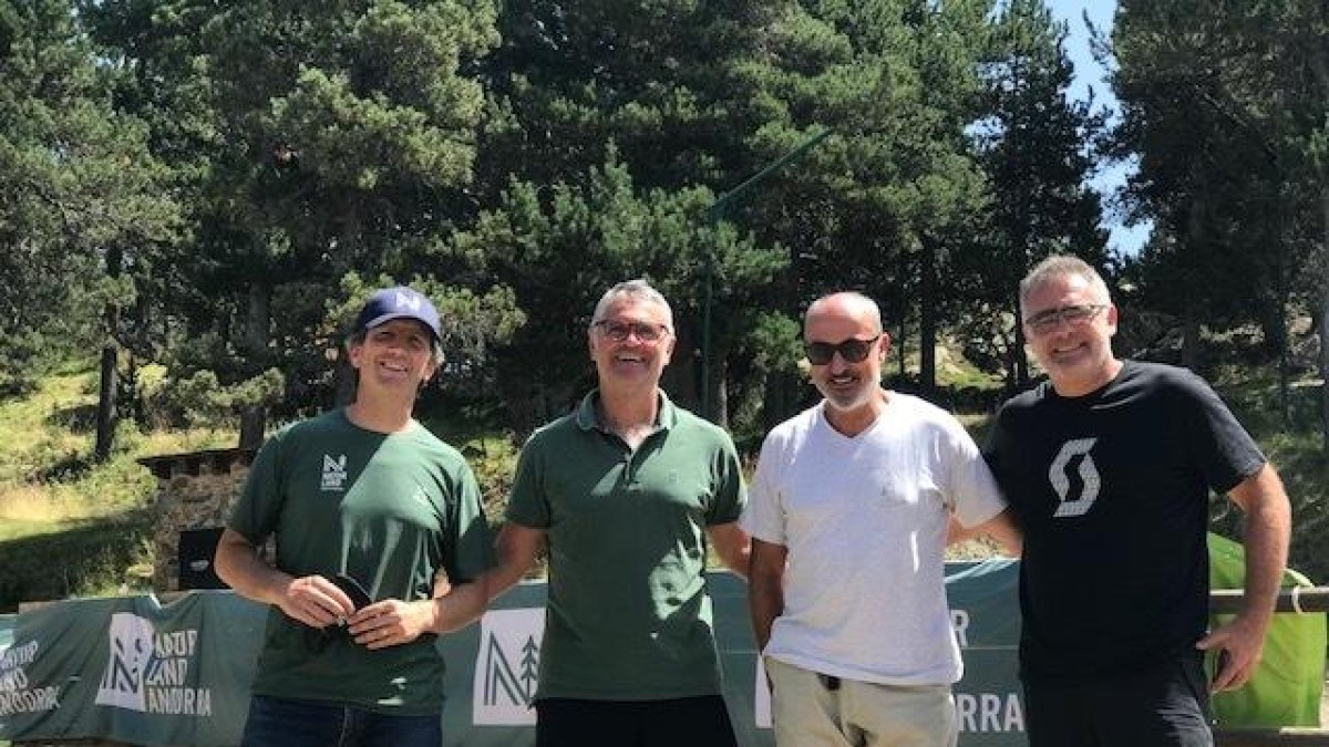 Els tècnics de la FIS en la visita d'avui amb Xabier Ajona i Joan Erola