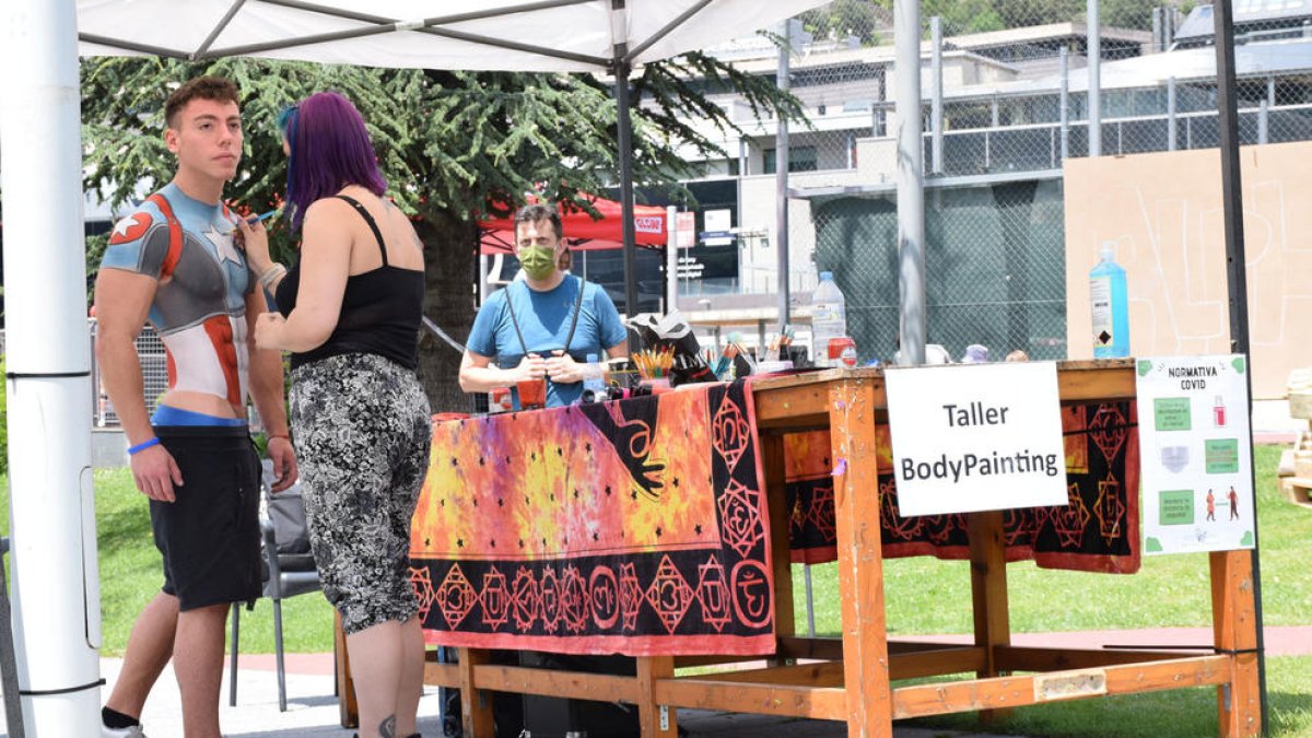 Taller de 'bodypainting' a l'Alpha