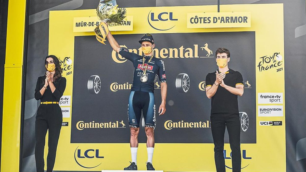 Van der Poel venç al Mûr de-Bretagne i es posa líder