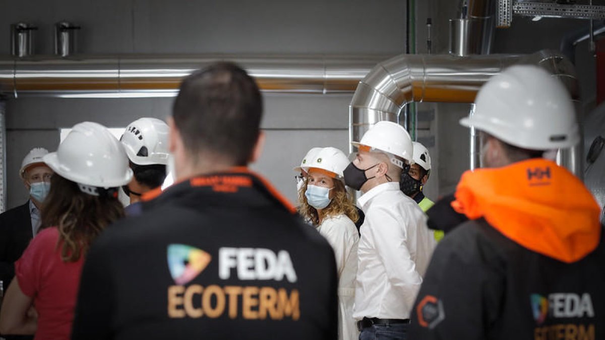 La ministra Silvia Calvó visita la planta de cogeneració