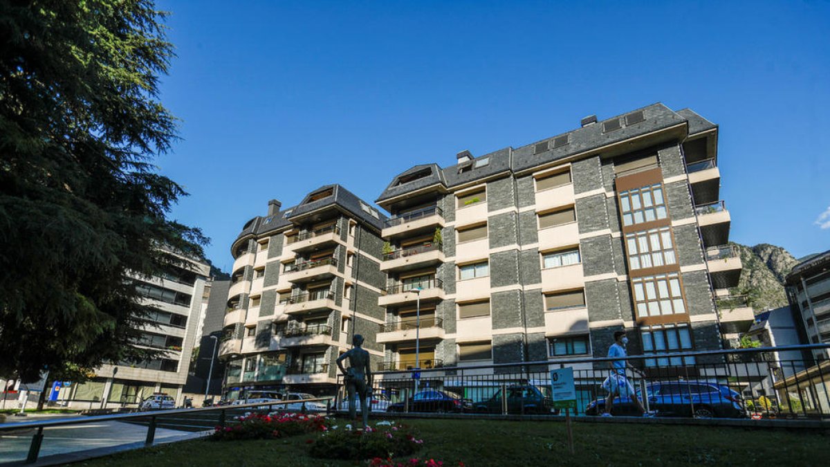 La policia creu que els lladres de pisos tenen un còmplice al país