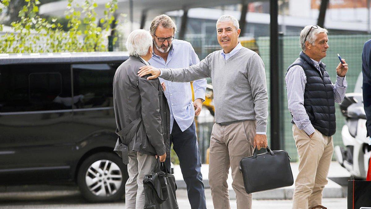 Joan Pau Miquel a l'entrada de la seu de la Justícia.