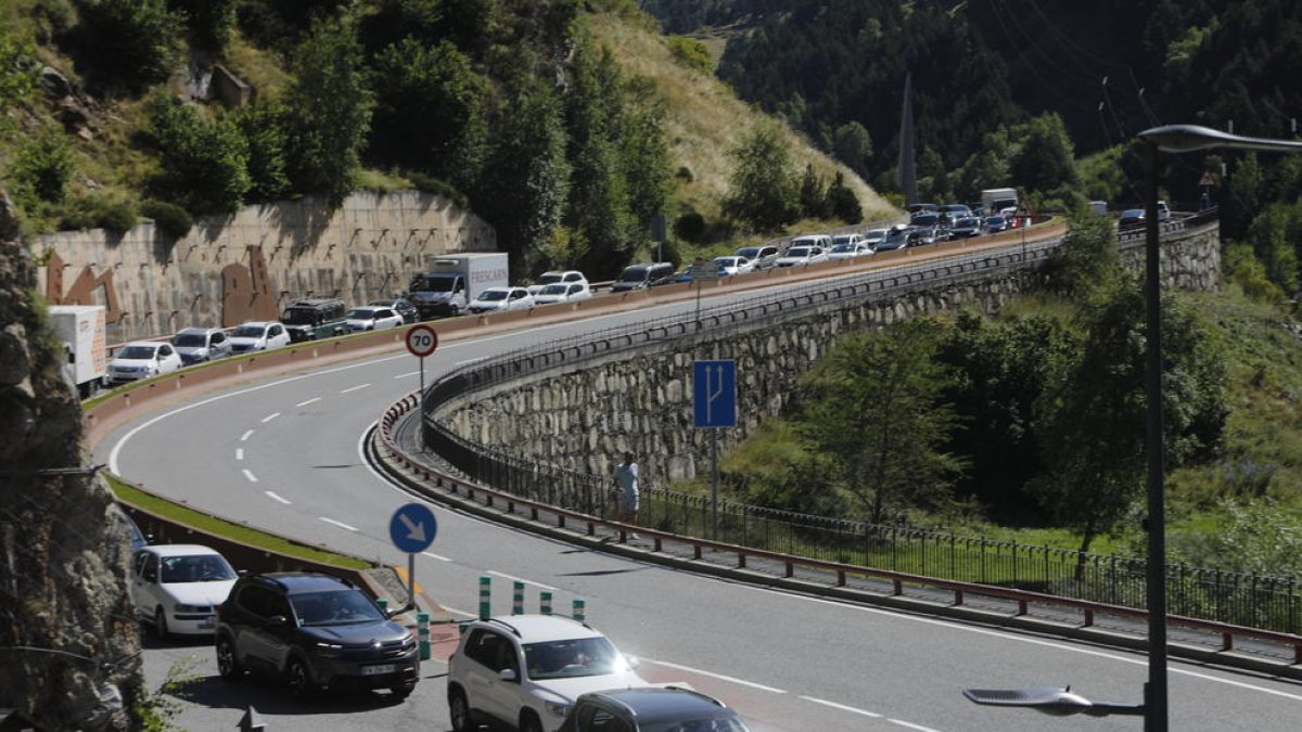 Cues per entrar a Canillo en sentit sud