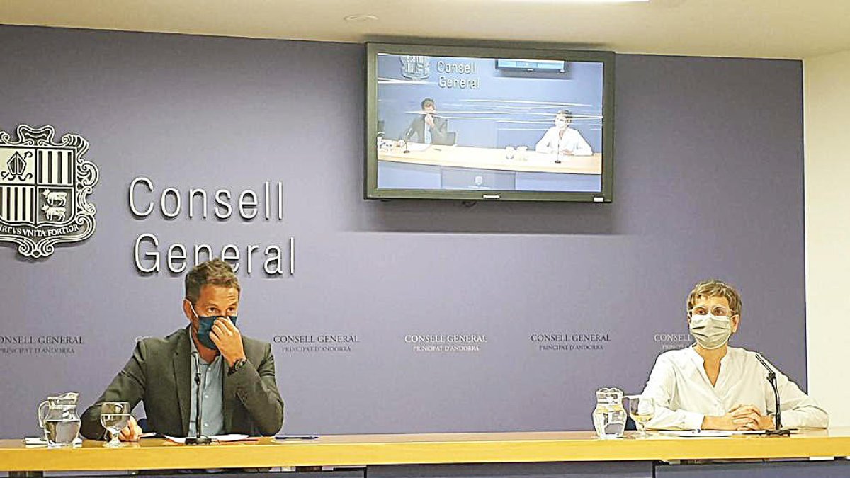 Pere López i Susanna Vela en roda de premsa.