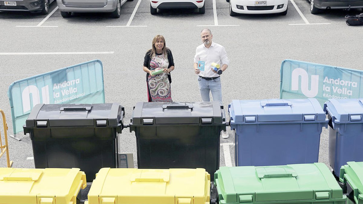 Presentació de la prova pilot a l'aparcament comunal del Cedre.