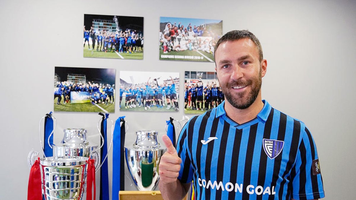 Casadesús amb la samarreta blau-i-negra.