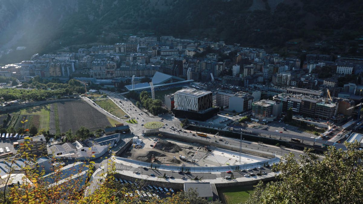Zona on es construirà l'edifici.