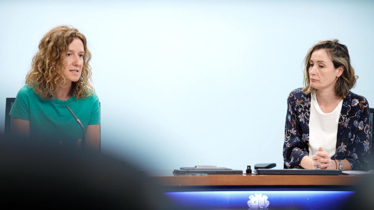 La ministra Calvó i la directora de Medi Ambient i Sostenibilitat, Sílvia Ferrer.
