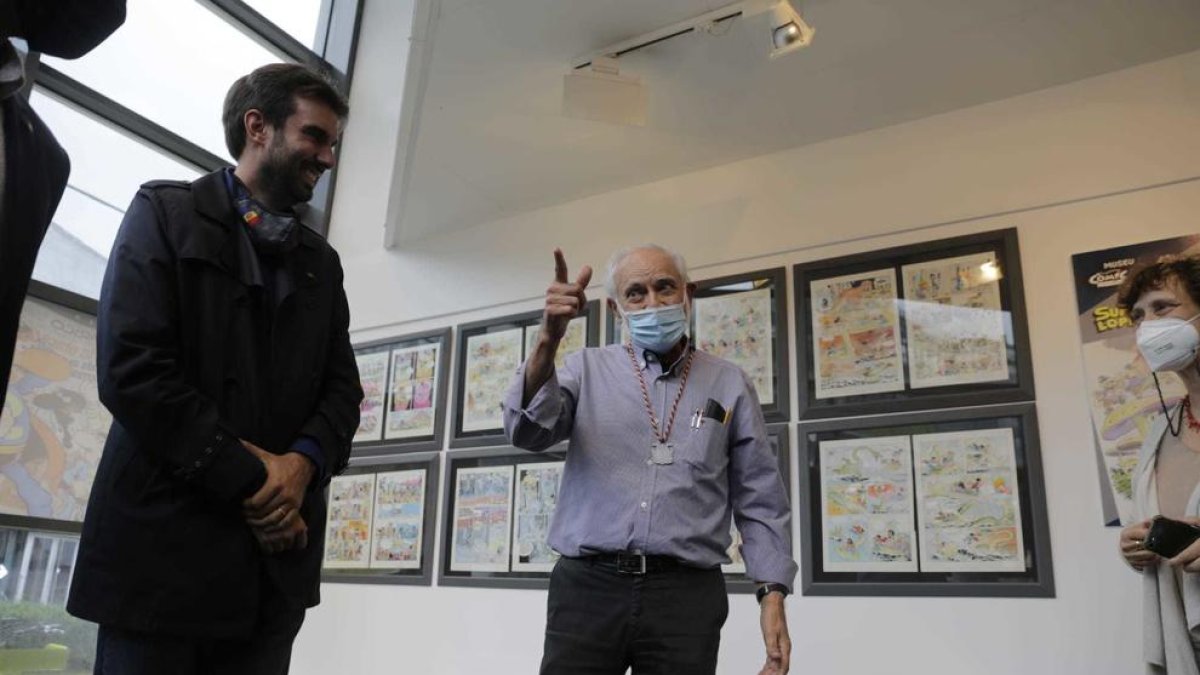 El dibuixant Jan durant l'acte d'homenatge