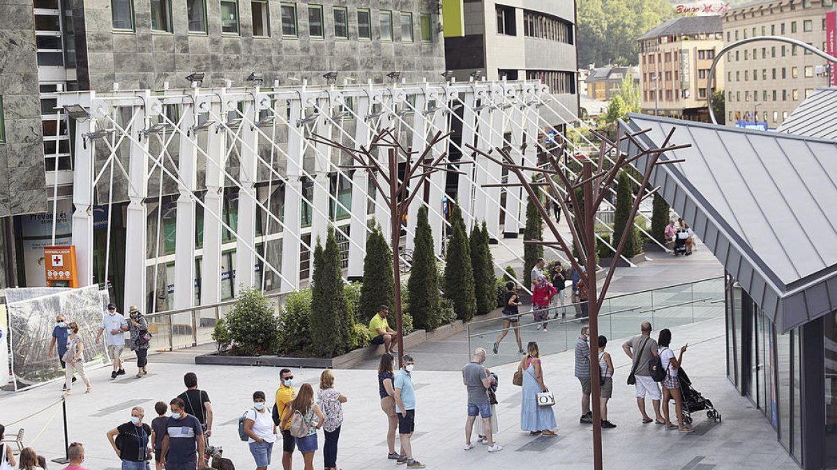 Cua a l'oficina de Turisme de la capital.