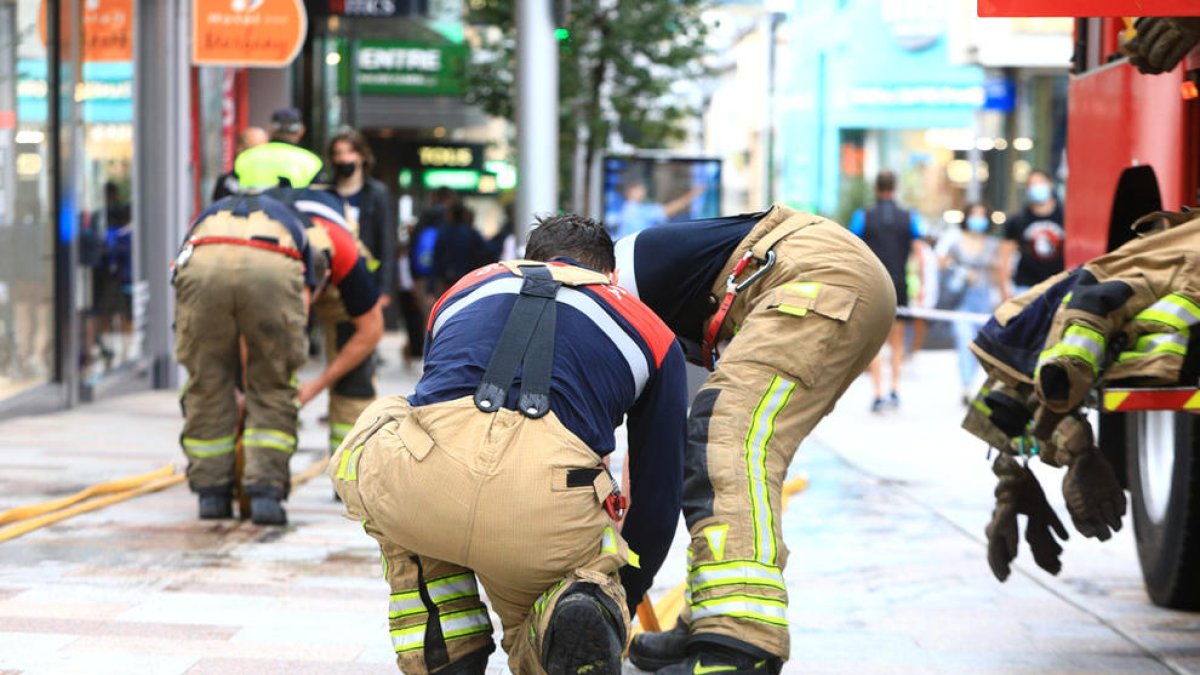 El cos de bombers comptarà amb dos nous reglaments