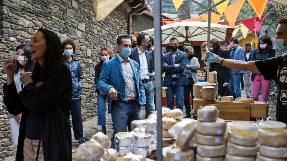 Les autoritats entre les parades artesanals