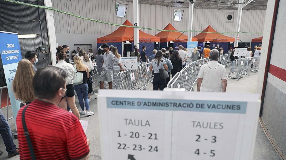 El centre de la plaça de braus durant una jornada de vacunació.