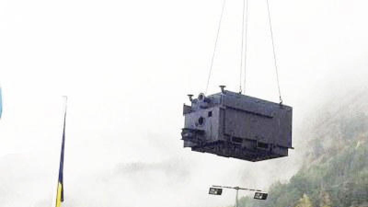 Instal·lació de la caldera de biomassa al centre esportiu d'Ordino, el 2014.