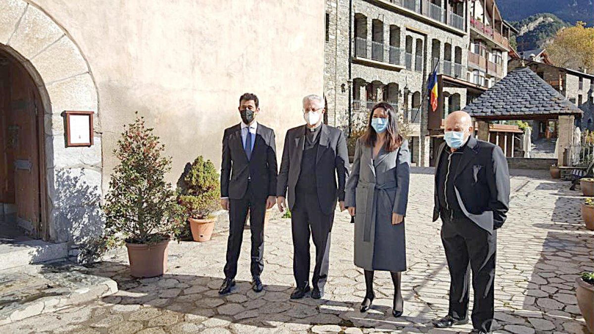 El Copríncep espiscopal, ahir amb els cònsols.