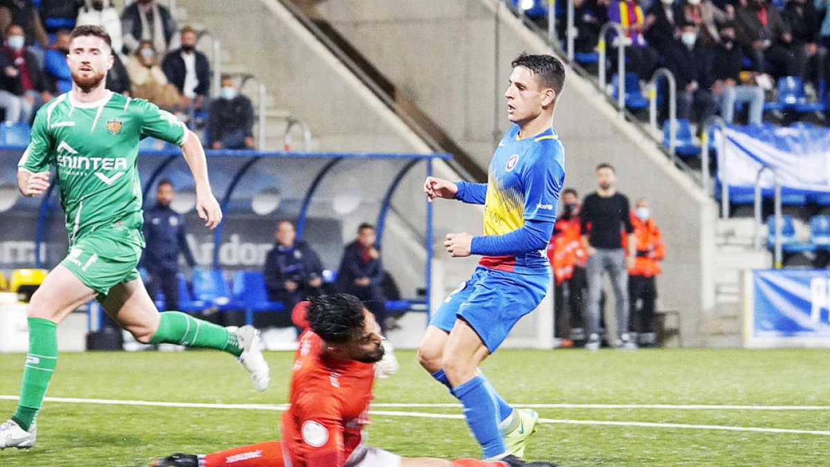 Iván Gil va fer el gol de la victòria contra el Cornellà.