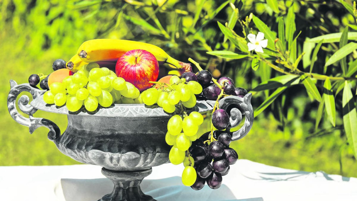 Per tenir una dieta adequada hem de consumir aliments de forma equilibrada i combinar-los bé