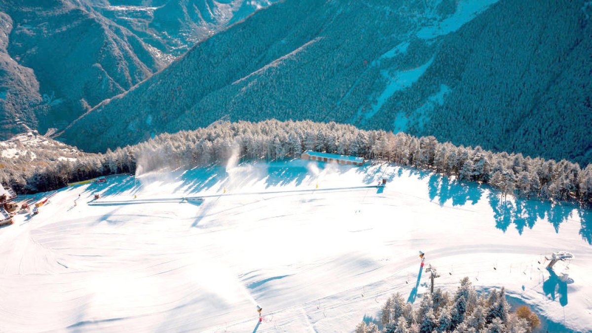 Vista aèria de l'estació de Vallnord-Pal Arinsal.