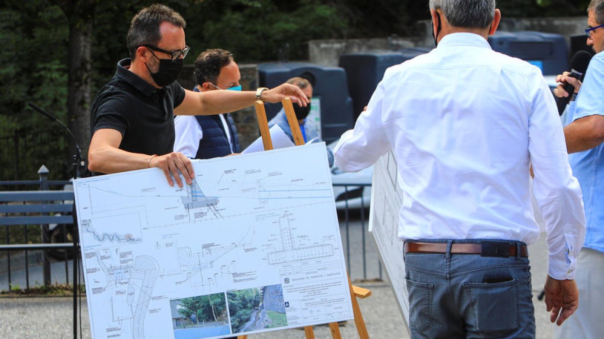 Reunió de l'executiu amb els veïns per presentar-los les obres.