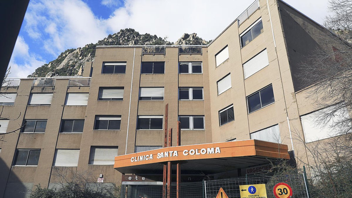 L'antiga clínica de Santa Coloma, a terra