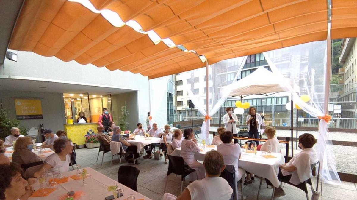 Inauguració de la terrassa de la Llar de Jubilats