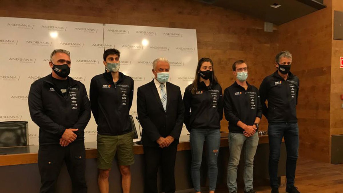 Joan Erola, Irineu Esteve, Josep Maria Cabanes, d'Andbank, Carola Vila, Guillem Cairat i Carles Visa, ahir a la presentació.