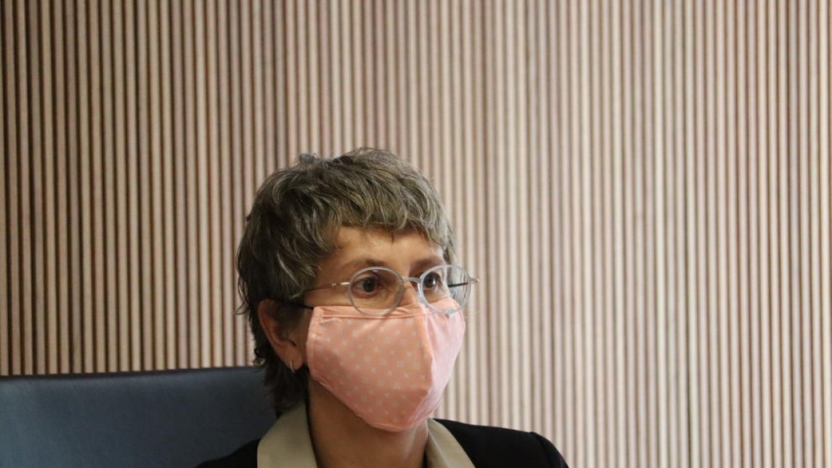 Susanna Vela demana informació sobre els crèdits tous.