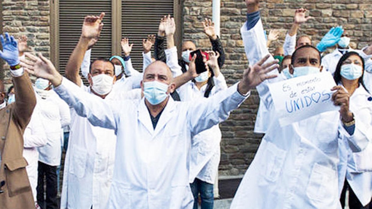 Pérez Ulloa i els sanitaris cubans.