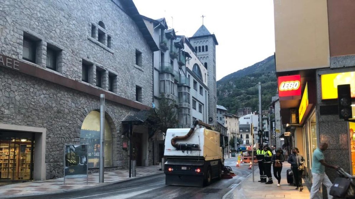 Vessament d'oli a Escaldes
