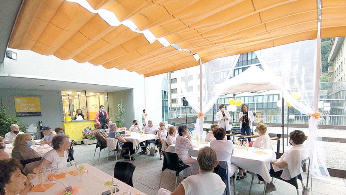 S'inaugura la terrassa de la Llar de Jubilats