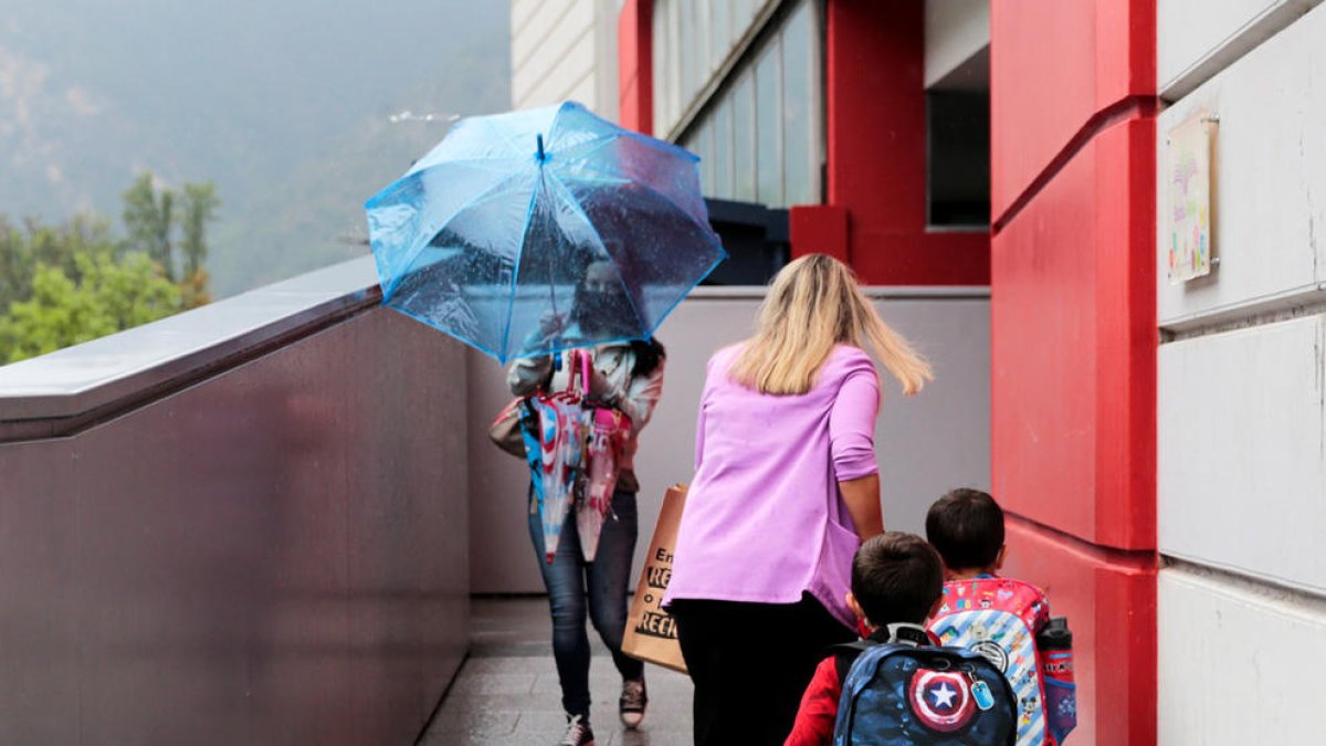 Deu aules estan sota vigilància.
