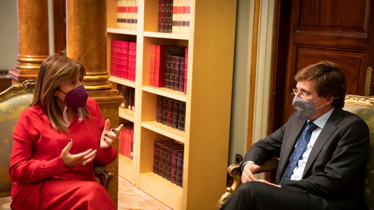 Marsol i Martínez-Almeida, a la trobada.