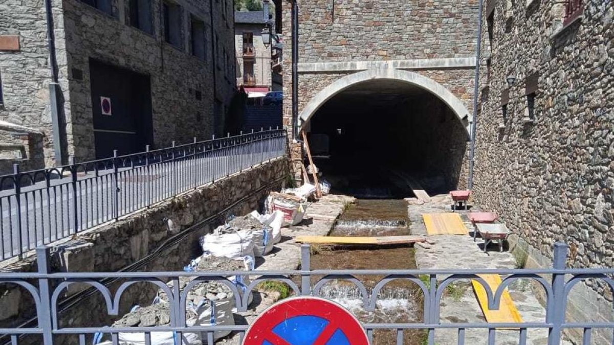 L'adjudicació ha recaigut sobre l'empresa Construccions Purroy per un import total d'11.031,02 euros