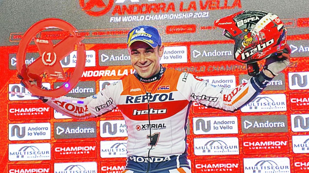 Bou celebra el seu triomf al pavelló d'Andorra la Vella, ahir.