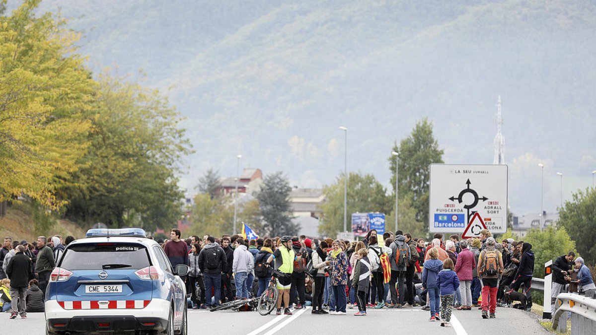 Tall de carretera a la Seu en el marc de les protestes pel Procés.