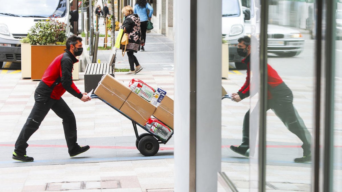 Un treballador del sector del transport.