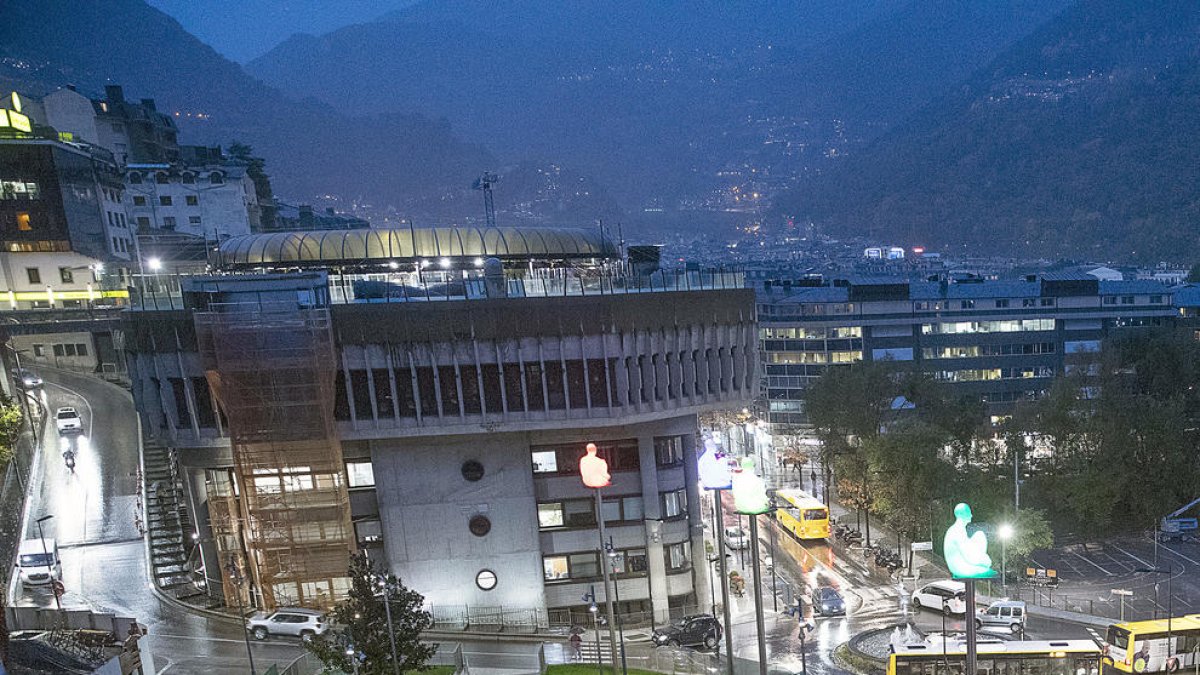 Govern redueix despeses liquidant l'emissió perquè no ha de pagar els interessos.