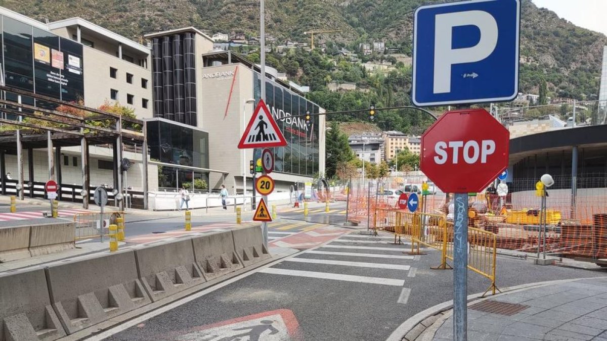 El tram de la Dama de Gel en direcció a Caldea, al seu pas elevat, ja està obert